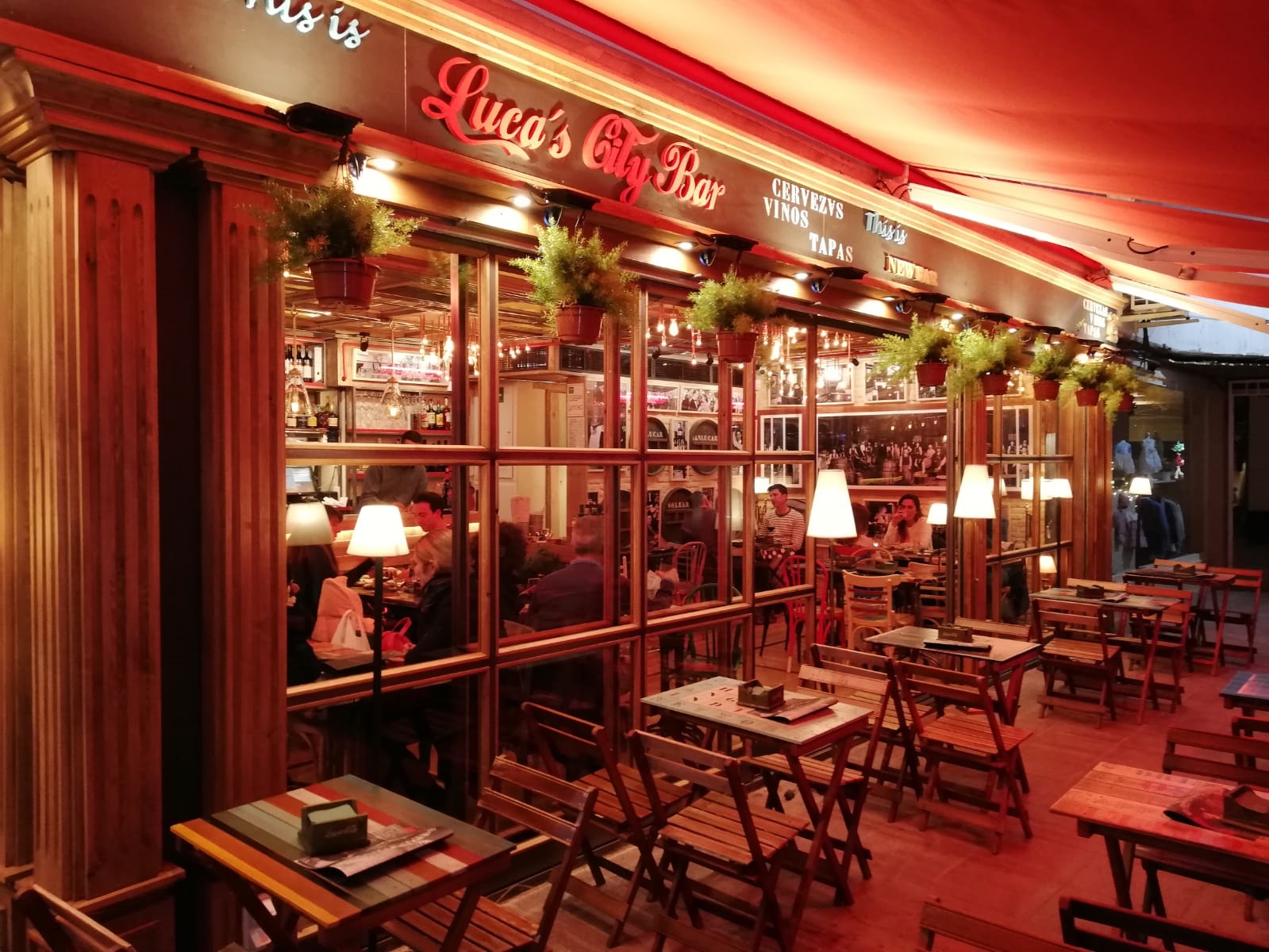 Breakfast and Tapas in Luca's City Bar